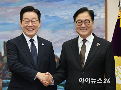 밝은 미소의 이재명 대통령-우원식 국회의장