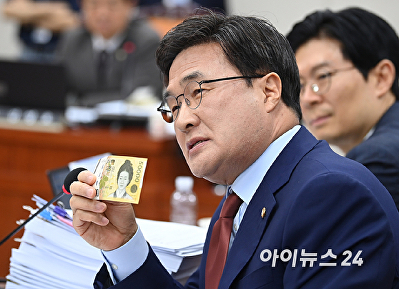 이진숙 후보자에게 질의하는 김대식 의원
