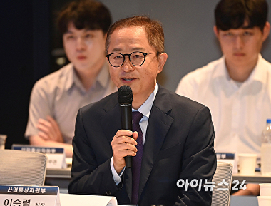 인사말하는 이승렬 산업부 산업정책실장