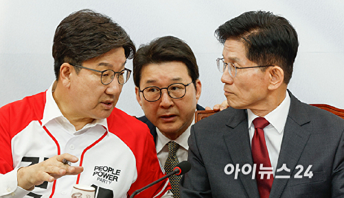 대화하는 김문수-권성동