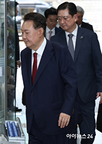 법정으로 향하는 윤 전 대통령