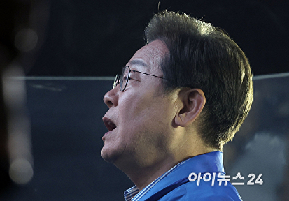 애국가 부르는 이재명