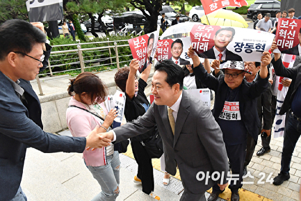 지지자들의 환호 받으며 결선장 향하는 장동혁